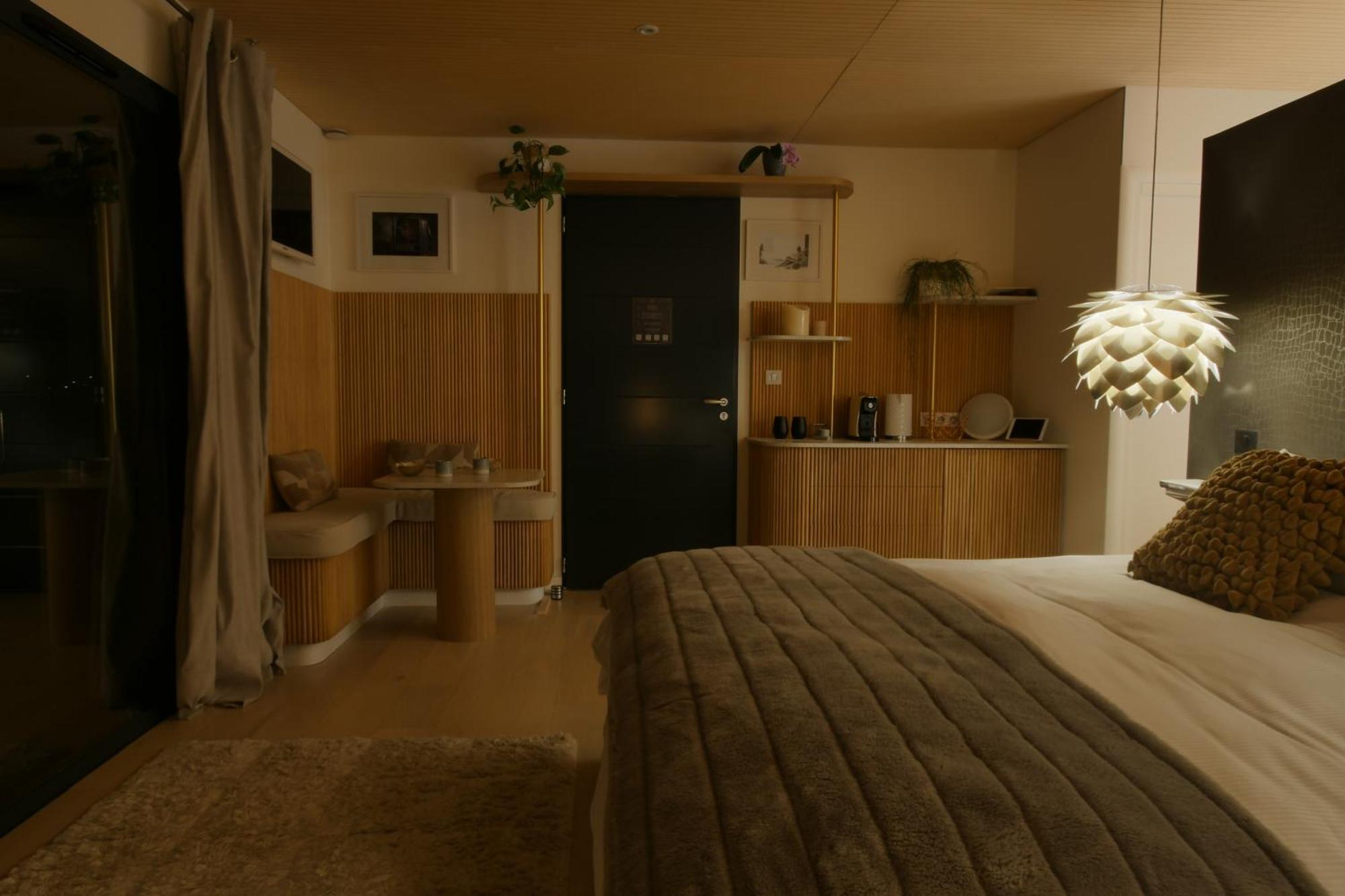 Bien Loin D'Ici Spa B&B Nîmes Eksteriør billede