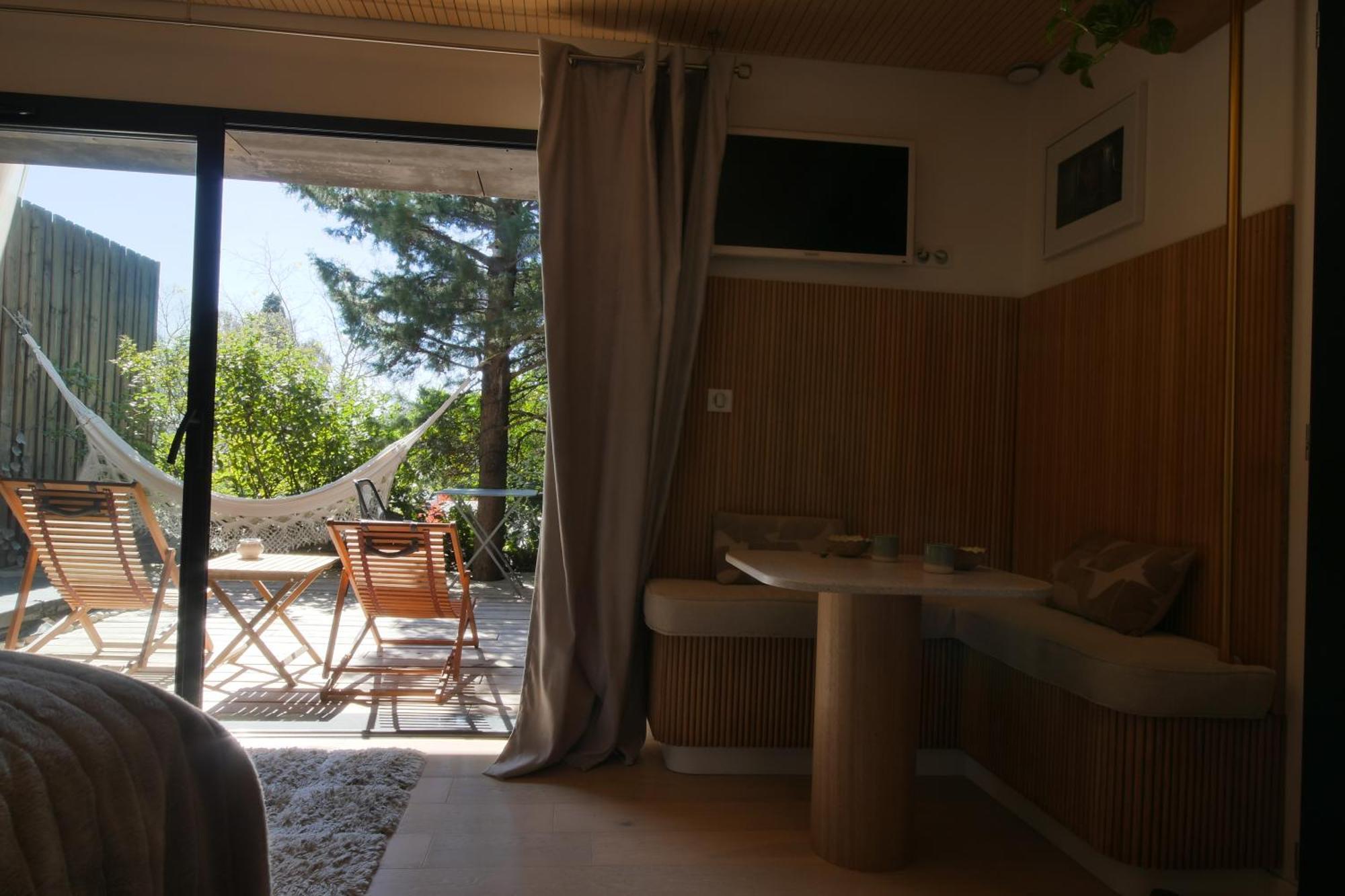 Bien Loin D'Ici Spa B&B Nîmes Eksteriør billede